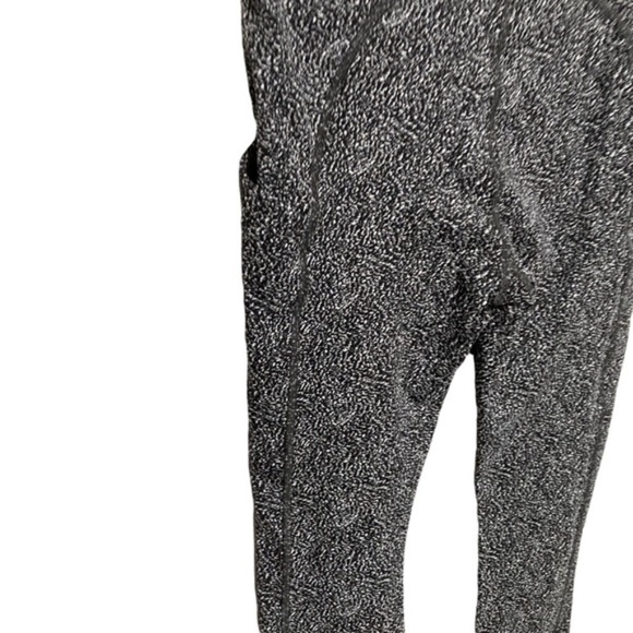 Athleta Ultimate Stash Pocket Textured 7/8 Tight - Picture 6 of 9